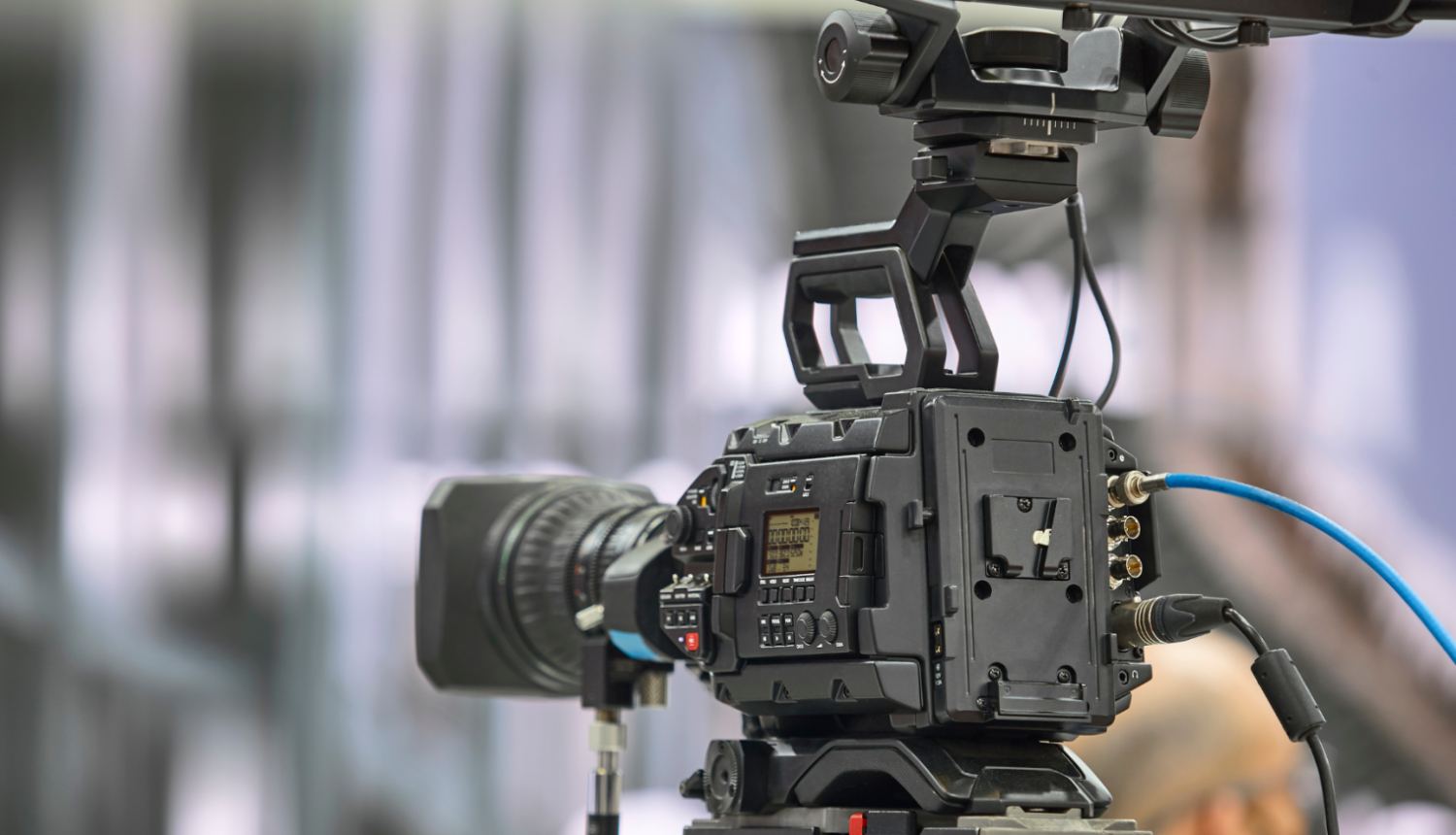 attēlā filmēšanas studija ar kameru