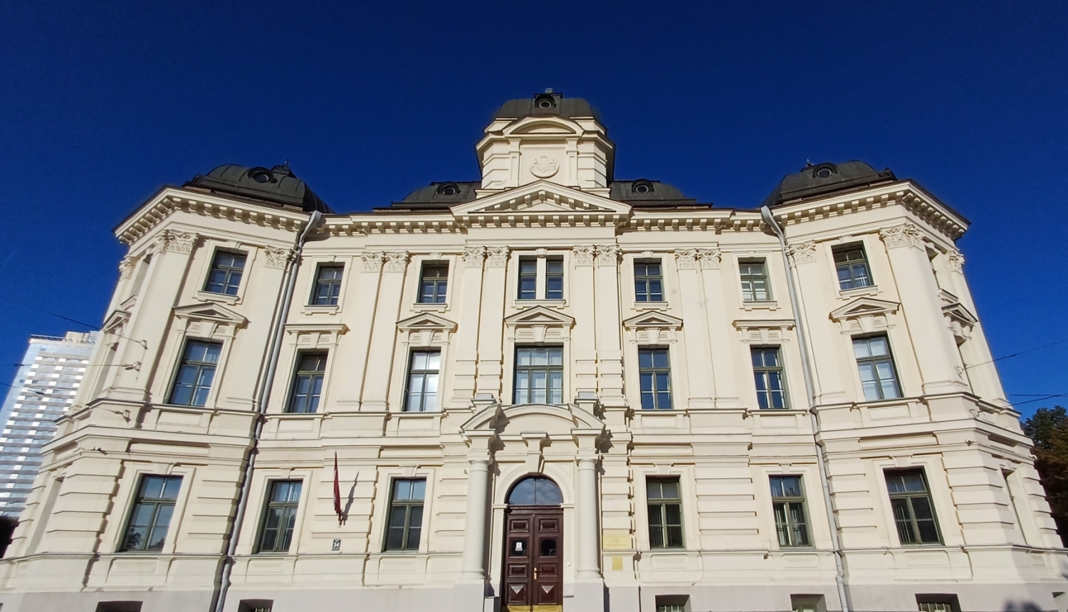 Attēlā redzama Rīgas apgabaltiesas ēka