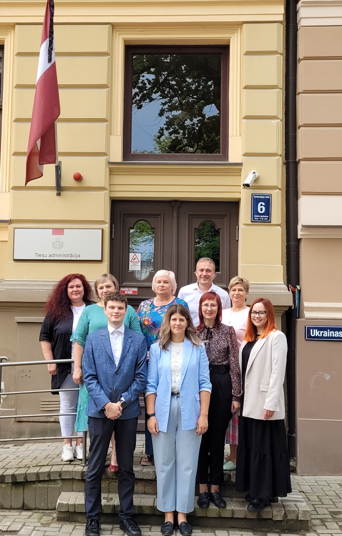 Attēlā redzama ētikas komisija pie Tiesu administrāicjas ēkas