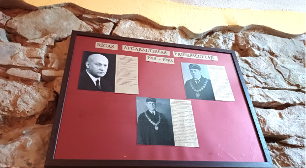 Attēlā redzams bilžu rāmis, kur ievietotas fotogrāfijas