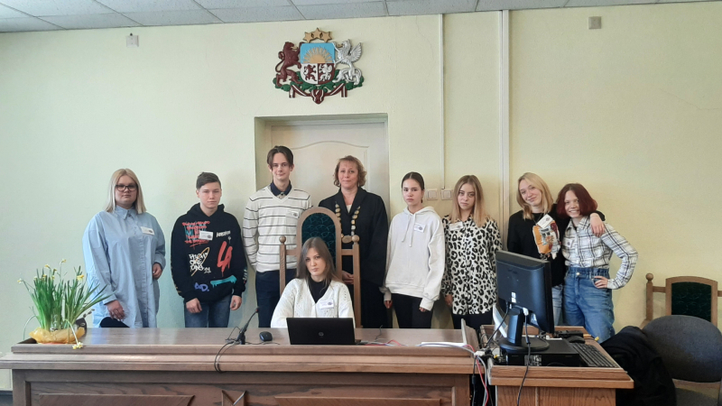 Skolēni Zemgales rajona tiesā (Jelgavā)