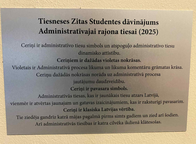 Plāksne, kurā atspoguļots Tiesneses Zitas Studentes dāvinājums 
