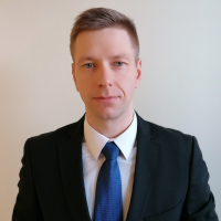 Attēlā attēlots Kaspars Vecozols