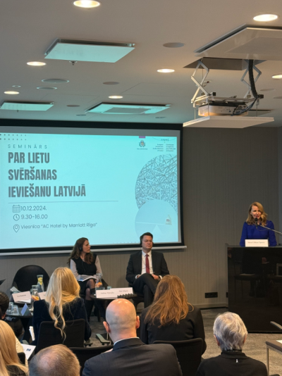 Attēlā rezdzama Tieslietu ministre