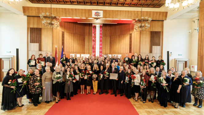 Attēlā redzami visi apbalvojumu saņēmēji