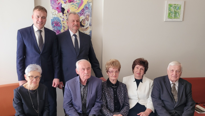 Attēlā redzami pirmie tiesu priekšsēdētāji