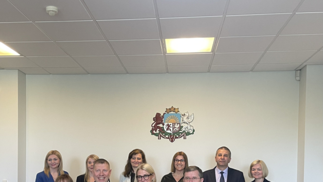 Attēlā redzams delegācijas sastāvs