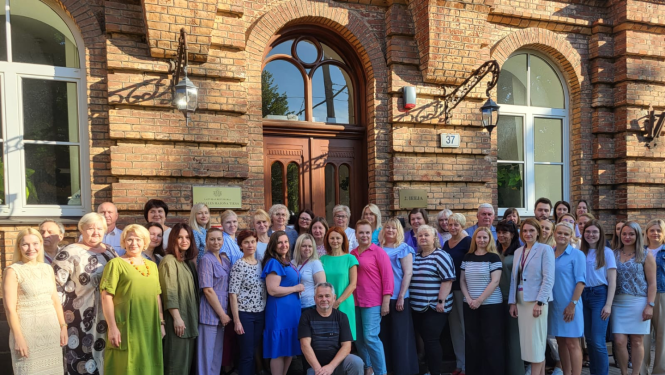 Latgales rajona tiesas (Daugavpilī, 18. novembra ielā) darbinieki pēc apvienošanās