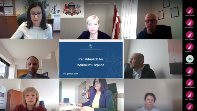 Attēlā redzami sapulces dalībnieki