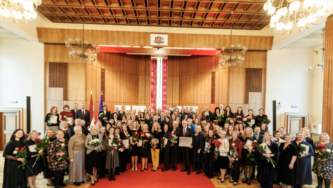 Attēlā redzami visi apbalvojumu saņēmēji