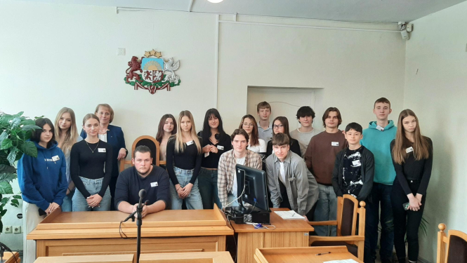 Attēlā redzamas ēnas 