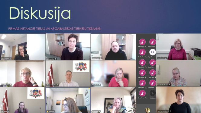 Attēlā redzami diskusijas dalībnieki