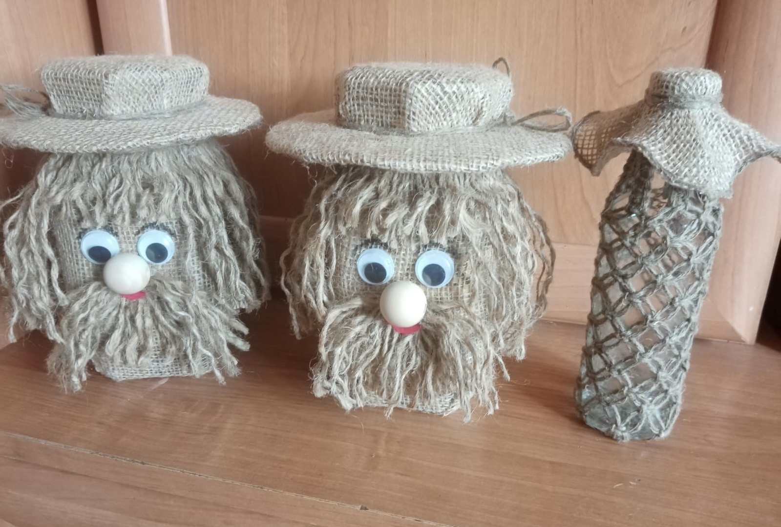 Attēlā redzami rūķi