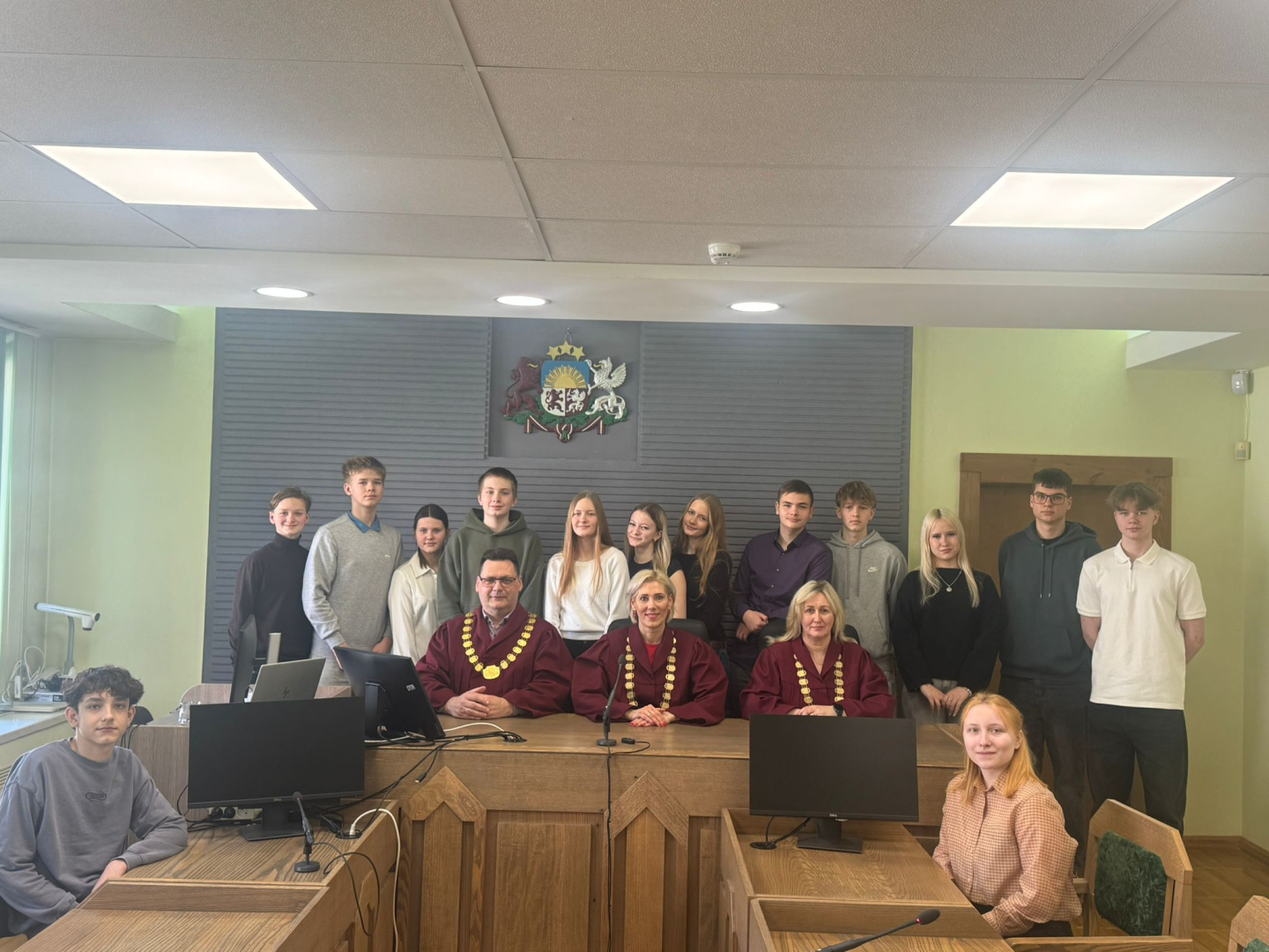 Attēlā redzama pasākuma dalībnieki Zemgales apgabaltiesa Jelgavā 