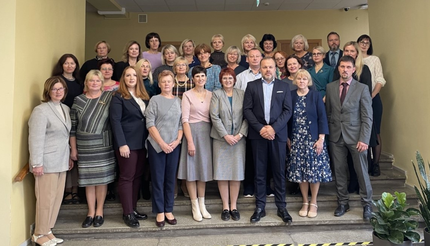 Attēlā attēloti kopsapulces dalībnieki