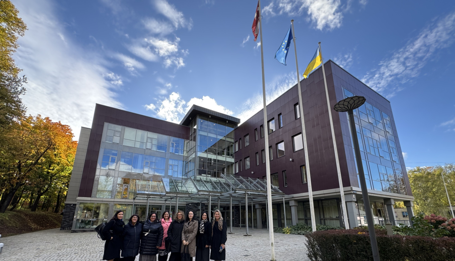 Attēlā redzami delegācijas pārstāvji