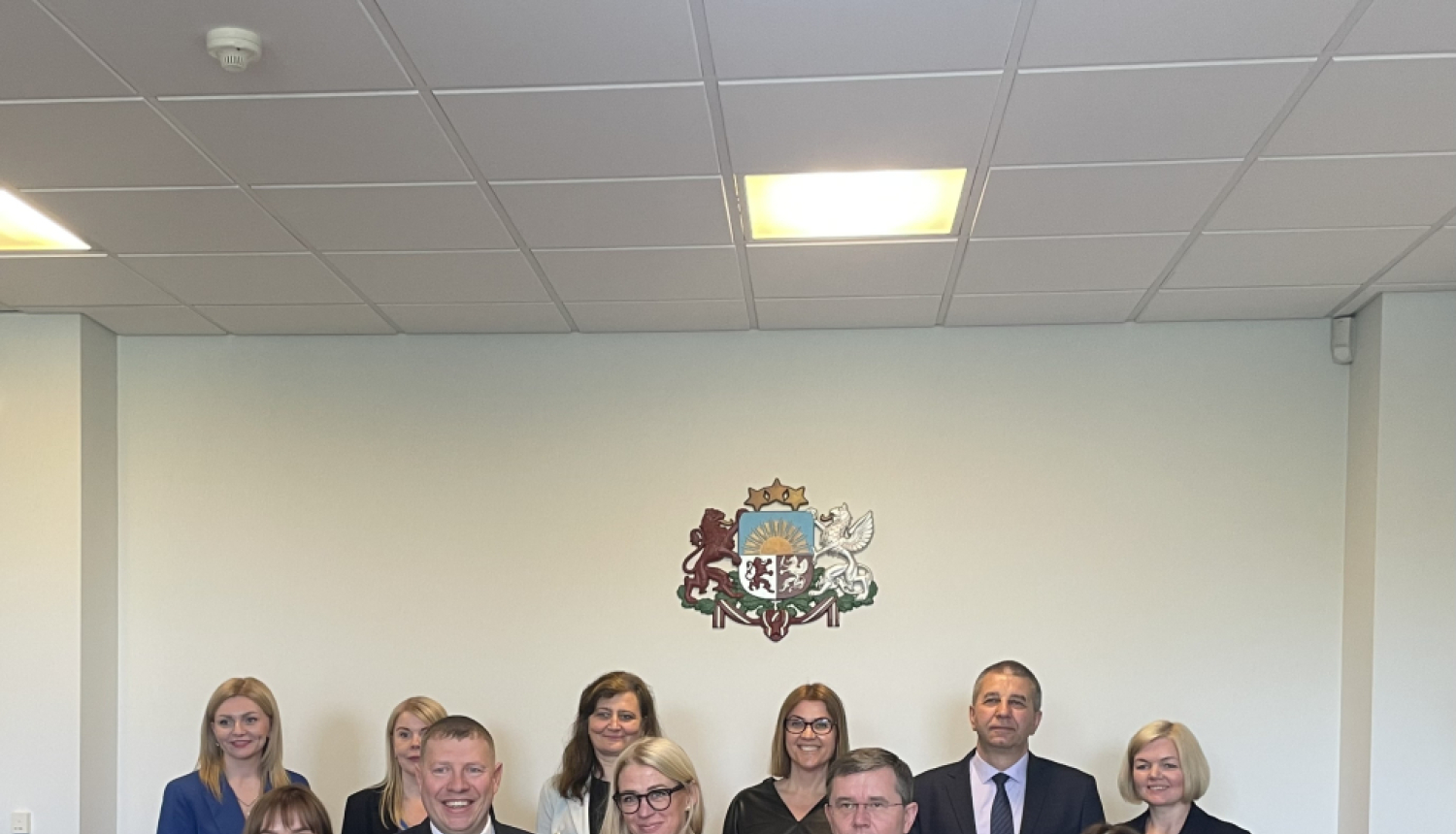 Attēlā redzams delegācijas sastāvs