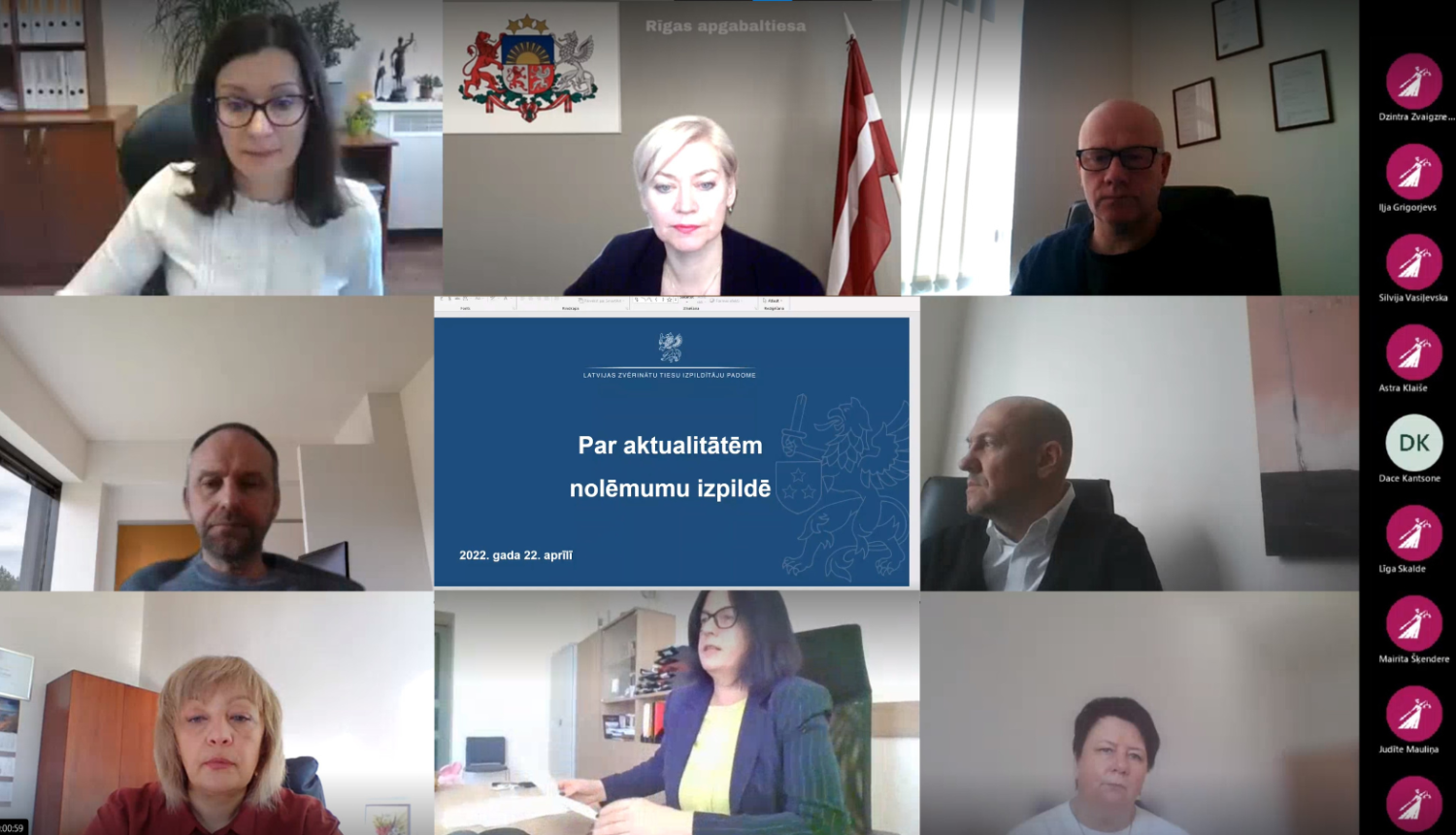 Attēlā redzami sapulces dalībnieki