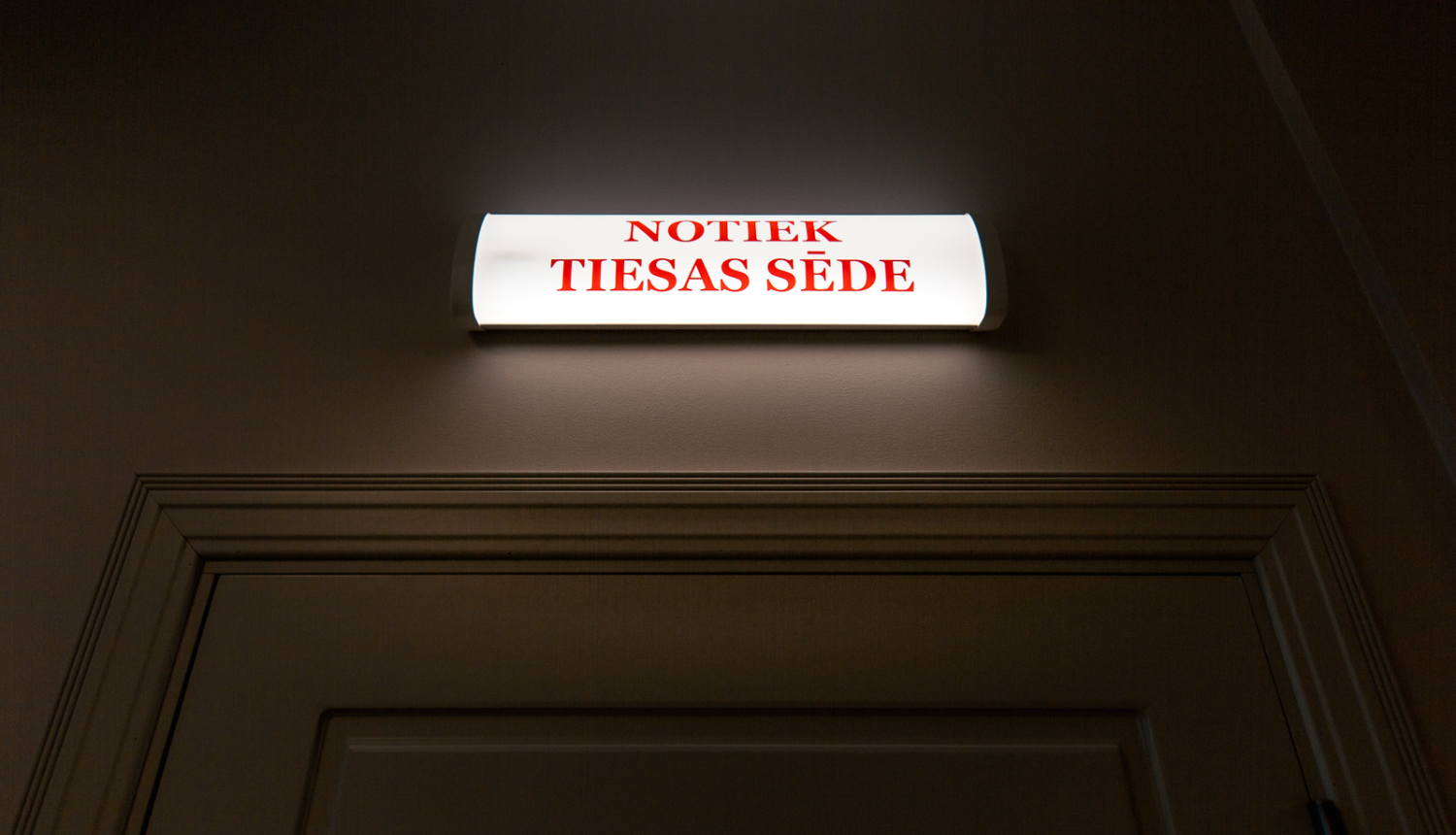 Foto notiek tiesas sēde