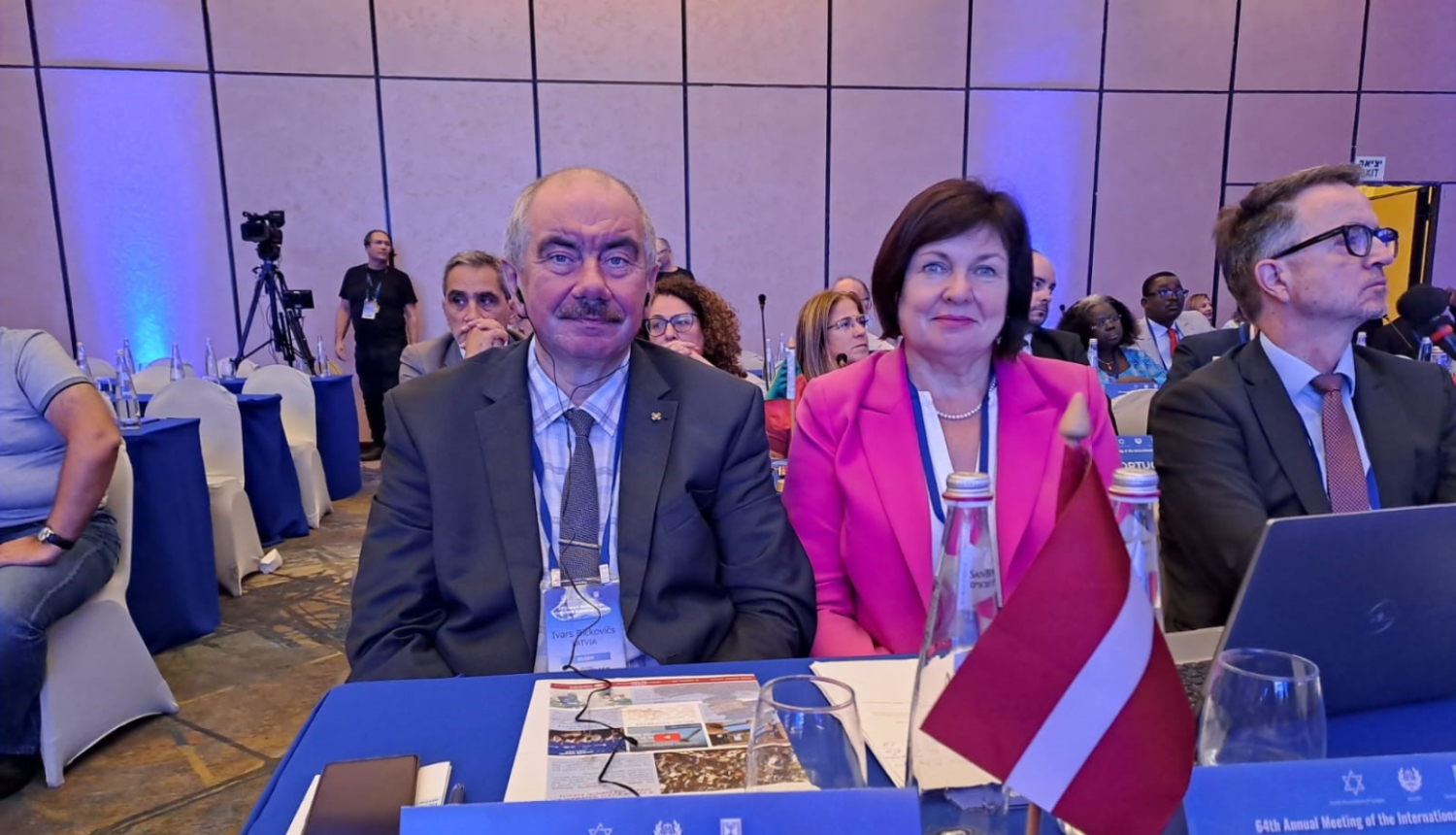 Attēlā redzami pārstāvji no Latvijas