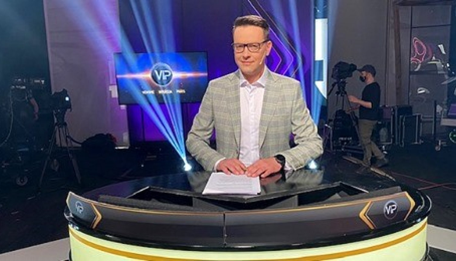 Attēlā ir VIP spēles vadītājs