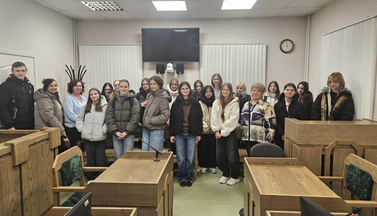 Rēzeknes Valsts 1. ģimnāzijas skolēni viesojās Latgales apgabaltiesā 