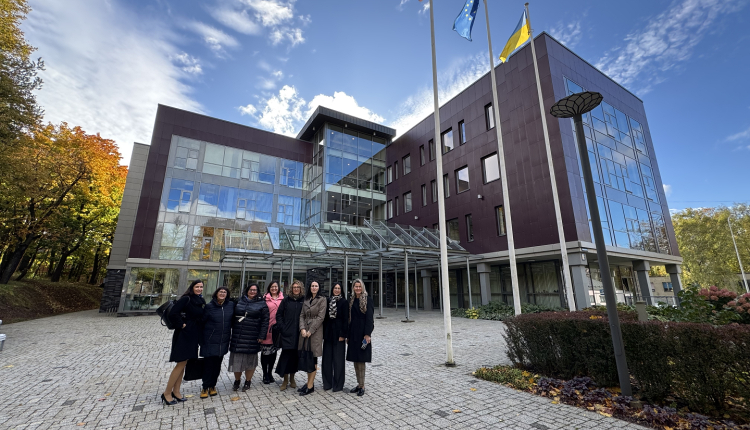 Attēlā redzami delegācijas pārstāvji