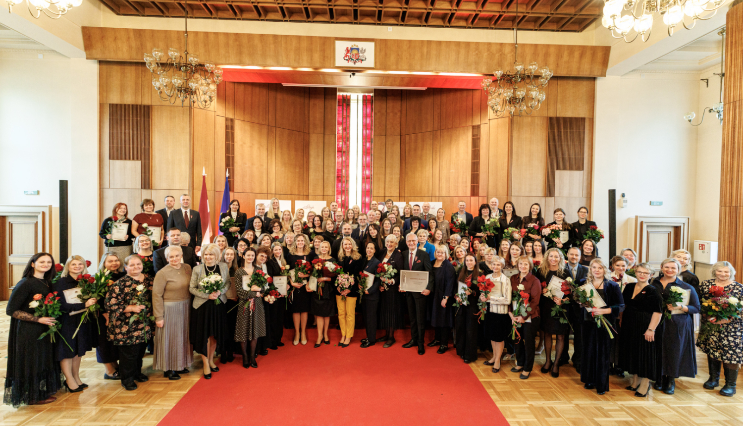 Attēlā redzami visi apbalvojumu saņēmēji